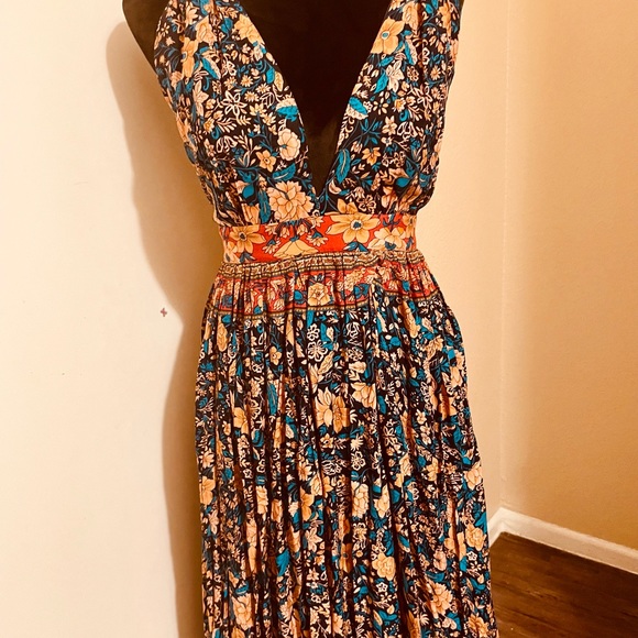 Bohemian Maxi Multi-Colored flowered Large Dress - Picture 3 of 9